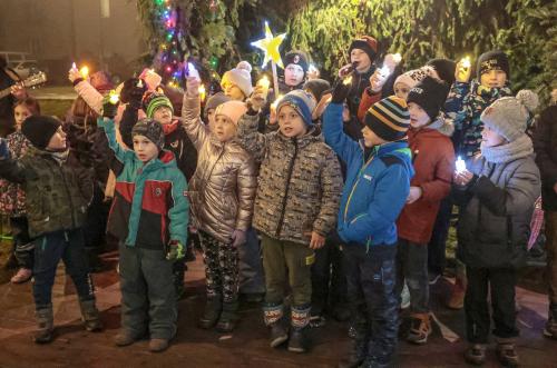 MIKULÁŠ A ROZSVĚCOVÁNÍ VÁNOČNÍHO STROMU